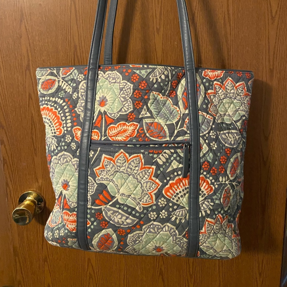 Vera Bradley tote! Great condition!!